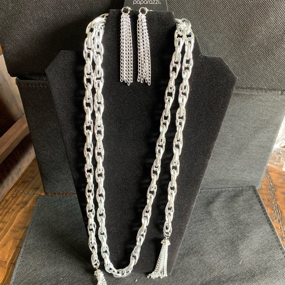 Paparazzi jewelry- necklaces - Picture 4 of 6